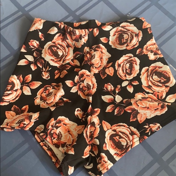 Daisy Pants - 🔷2/$15 or 3/$20 - shorts
